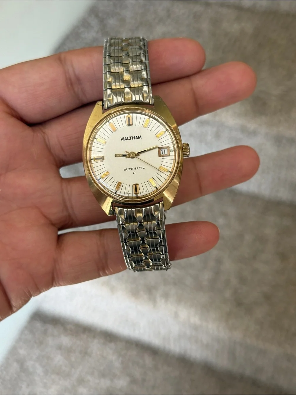 Waltham vintage Self Winding 17J Automatic Gold Tone Date Watch adjustable men’s